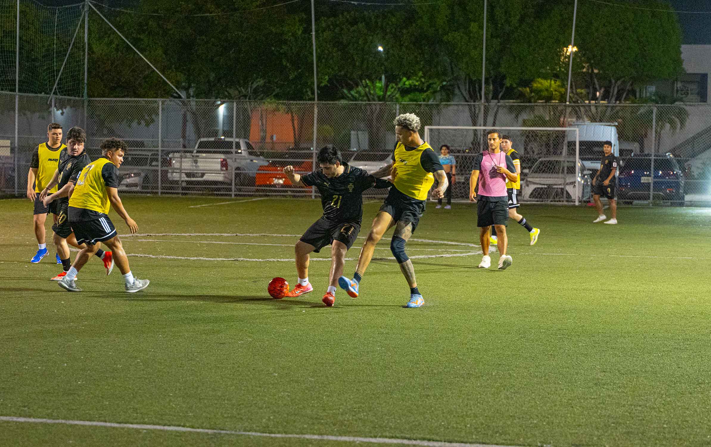 Inconformes survives a Miami High comeback in a wild finish